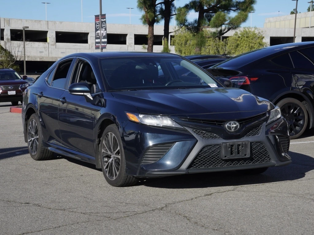 2020 Toyota Camry SE
