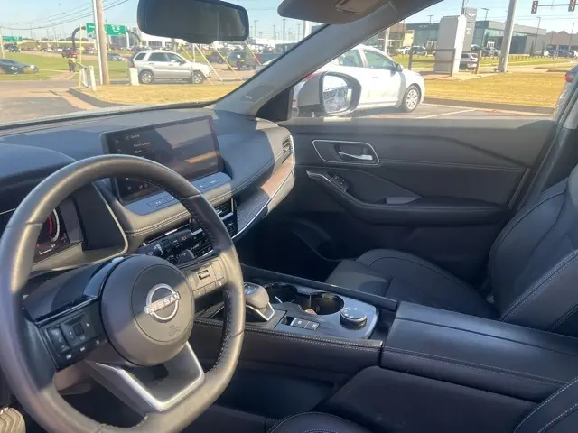 2024 Nissan Rogue Platinum photo 13