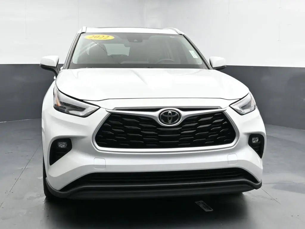 2022 Toyota Highlander XLE photo 3