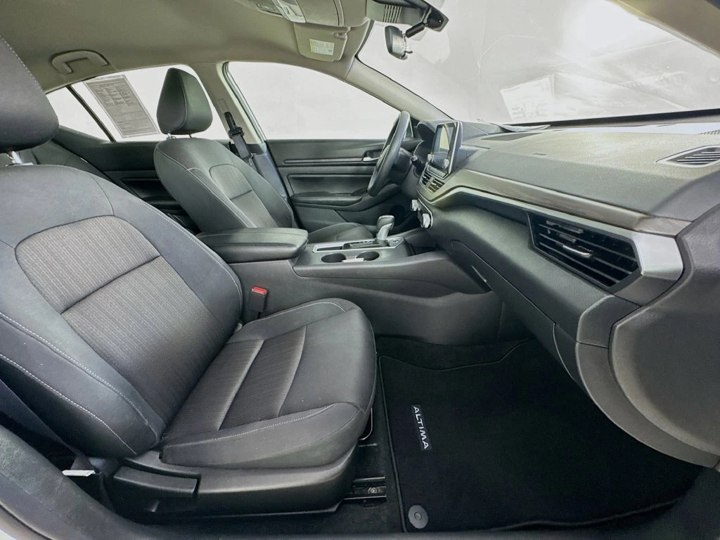 2025 Nissan Altima SV - Photo 32