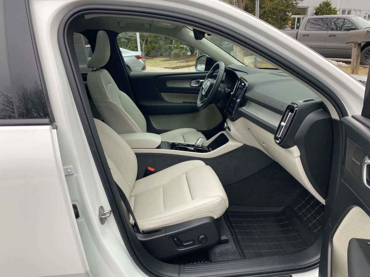 2024 Volvo - image 16