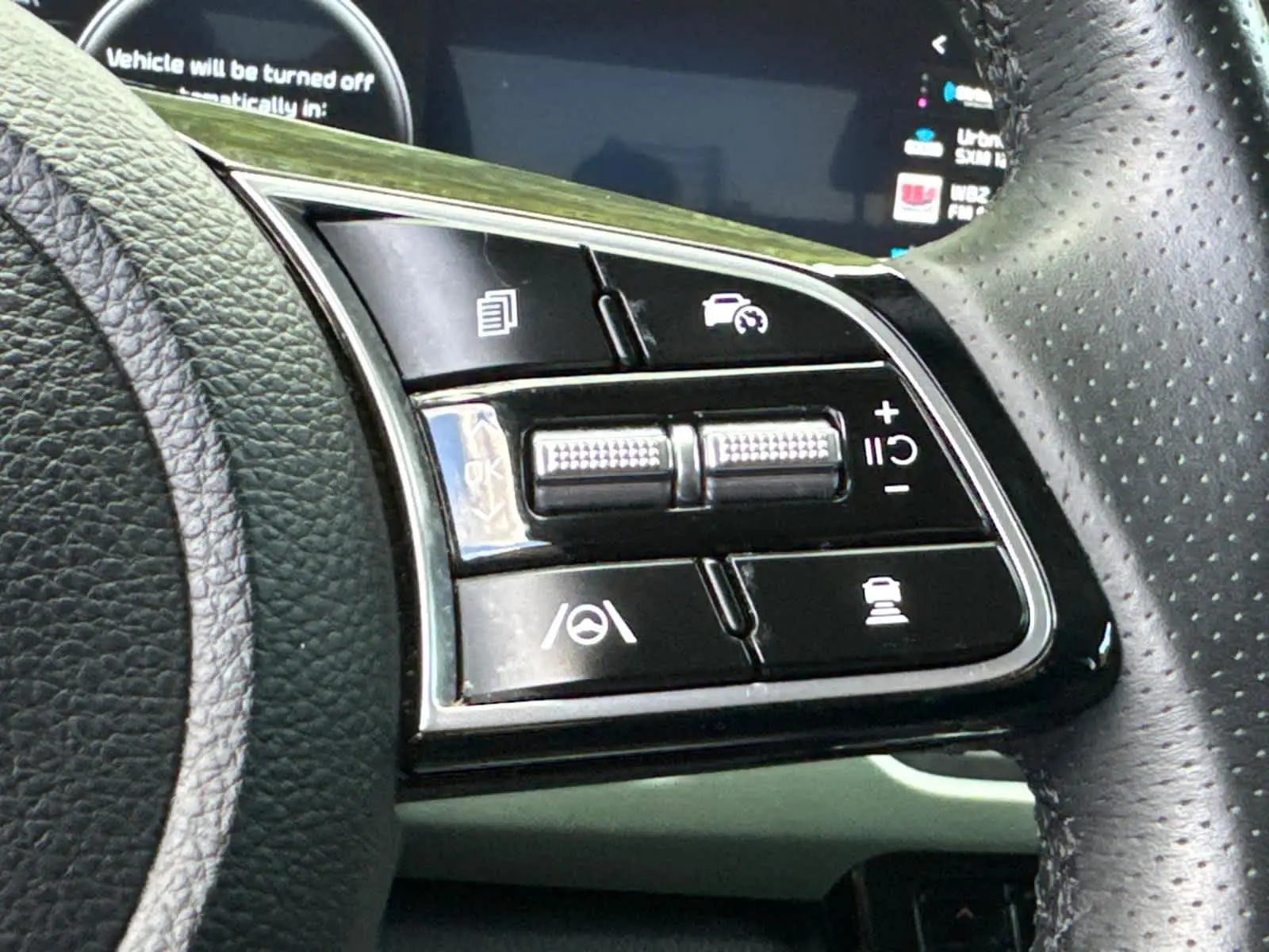 2024 Kia Seltos SX photo 17