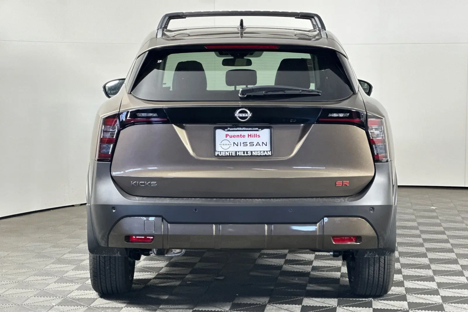 2026 Nissan Kicks SR photo 4