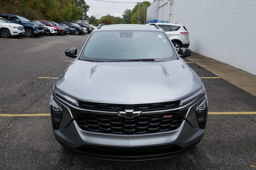 2024 Chevrolet Trax photo 2