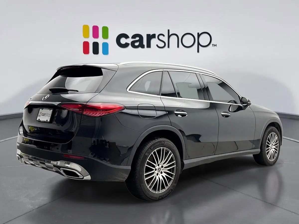 2025 Mercedes Benz GLC 300 photo 4