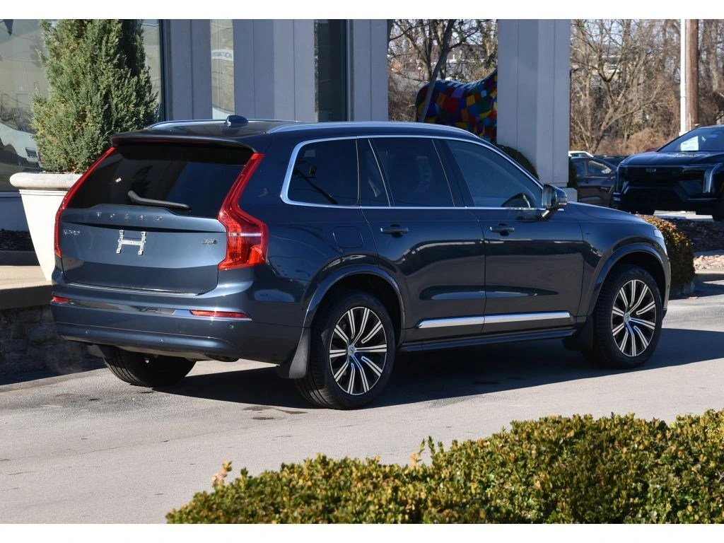 2023 Volvo - image 4