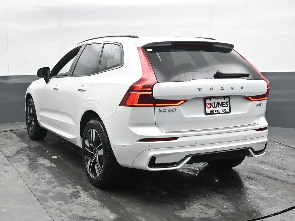 2026 Volvo - image 8