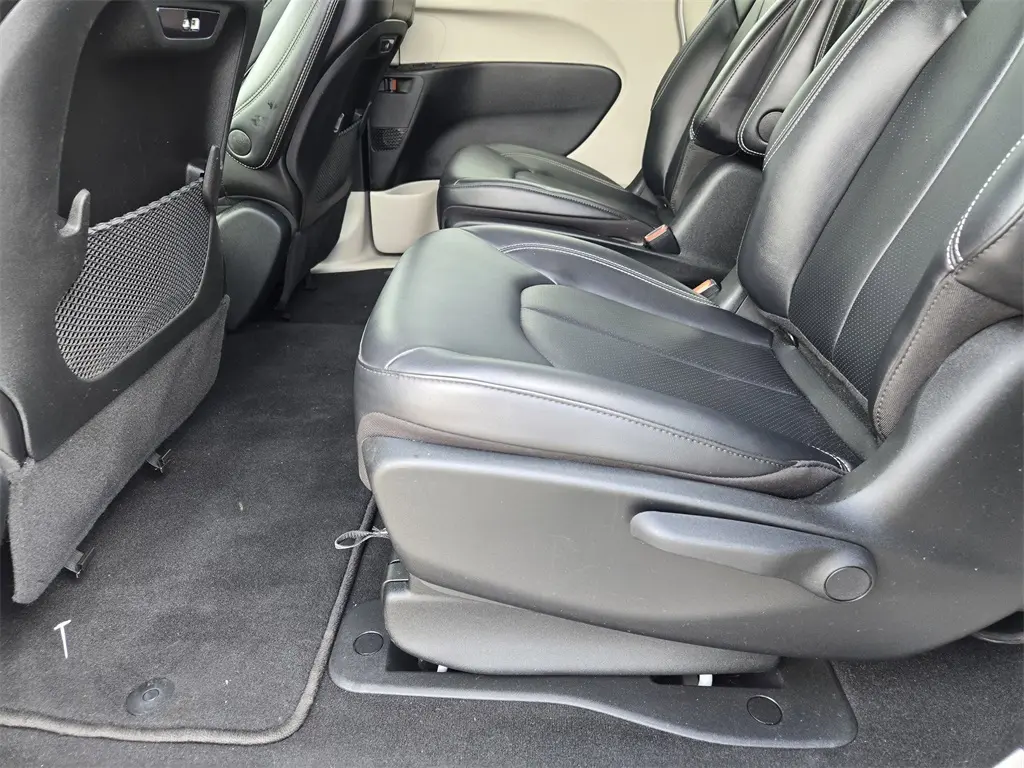 2024 Chrysler Pacifica Hybrid photo 27