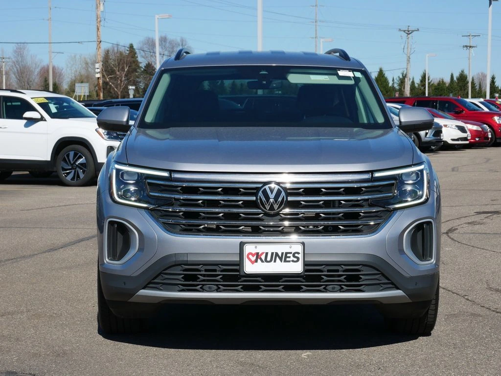 Used 2025 Volkswagen Atlas SE w/Tech with VIN 1V2HR2CA9SC506693 for sale in Hastings, Minnesota