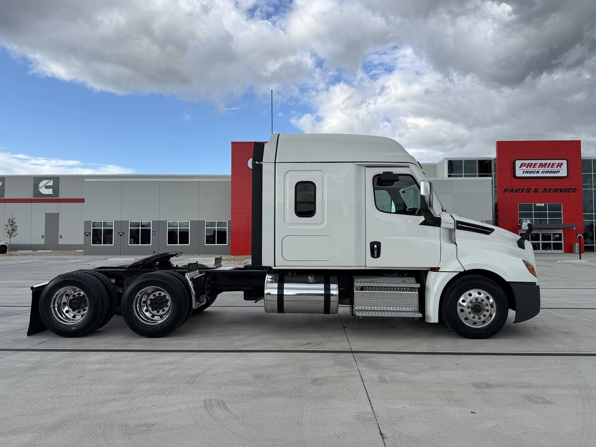2023 Freightliner Cascadia — photo 4