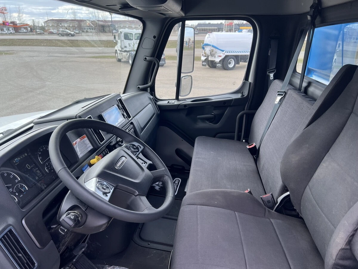 2027 Freightliner M2 112 — photo 7