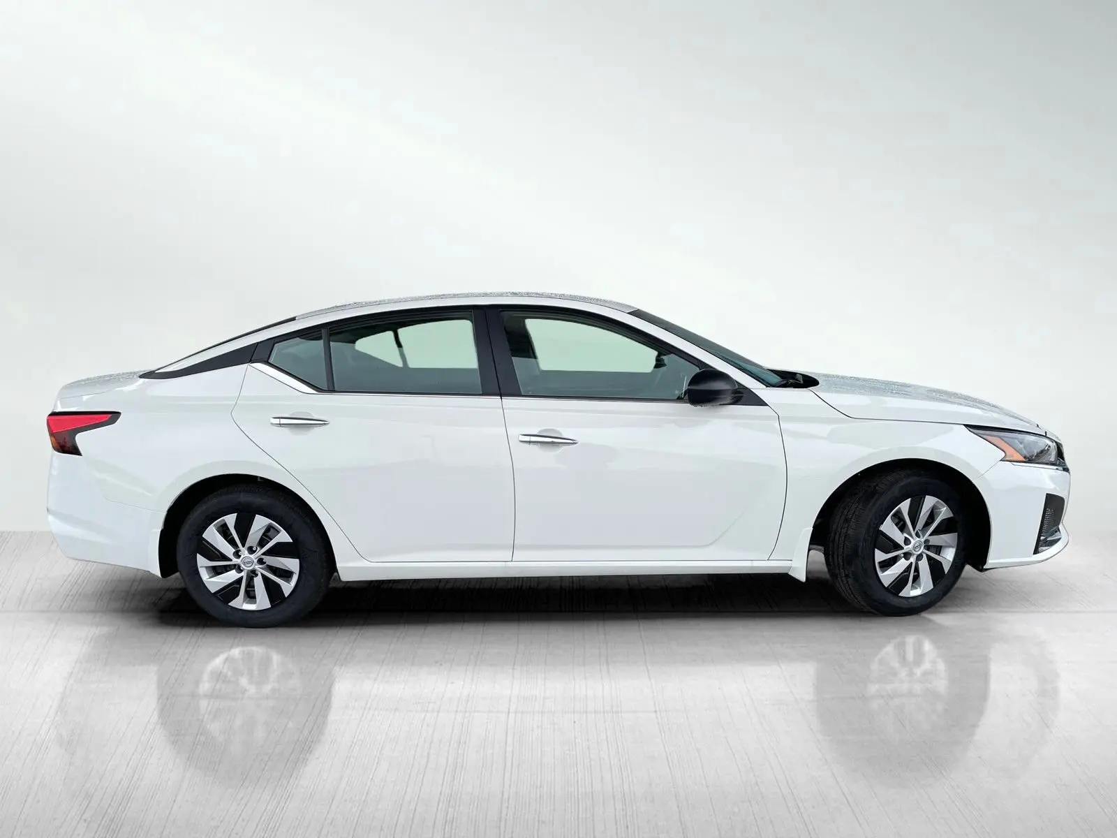 2025 Nissan Altima S photo 3