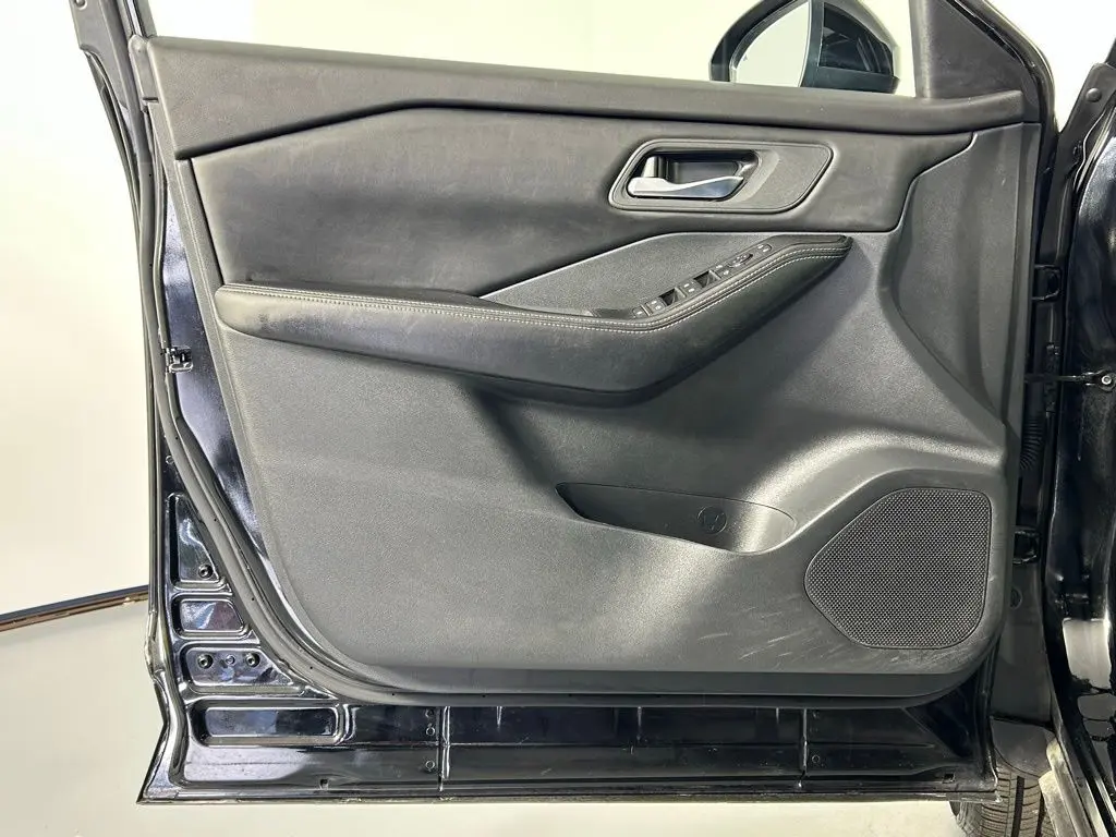 2024 Nissan Rogue SV photo 30