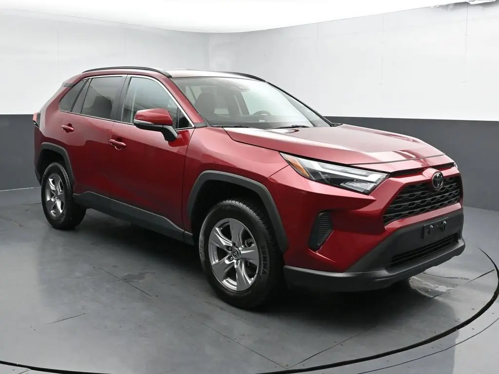 2023 Toyota RAV4 XLE photo 2