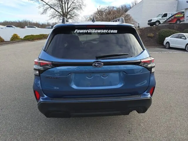 2025 Subaru Forester Premium photo 4