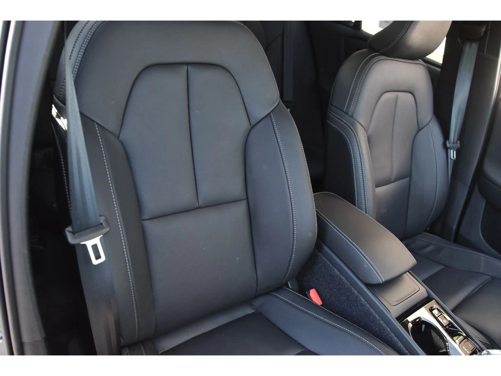 2026 Volvo - image 31