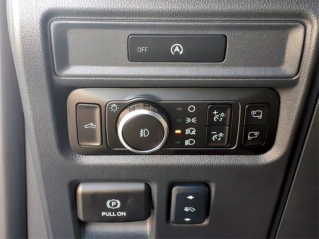 2025 Ford F-150 Lariat photo 17