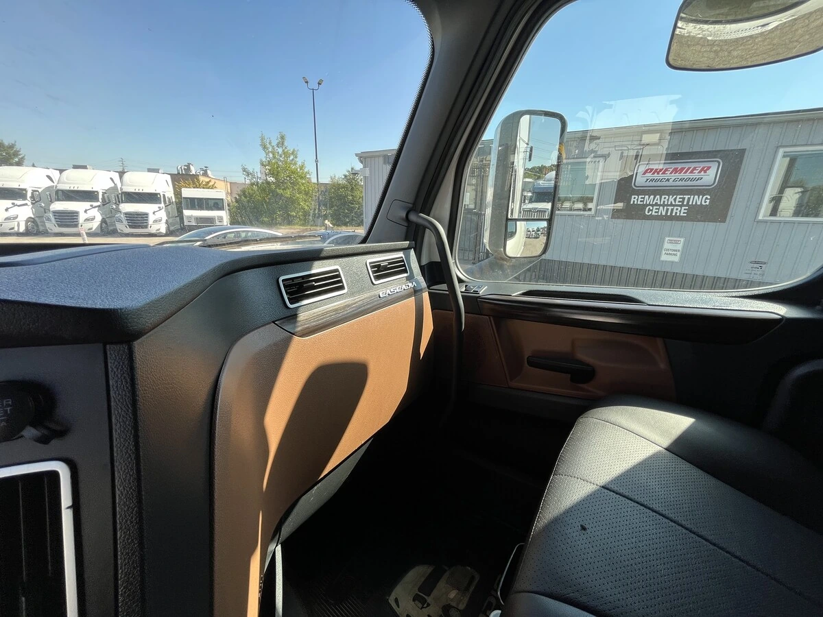 2022 Freightliner Cascadia - image 29