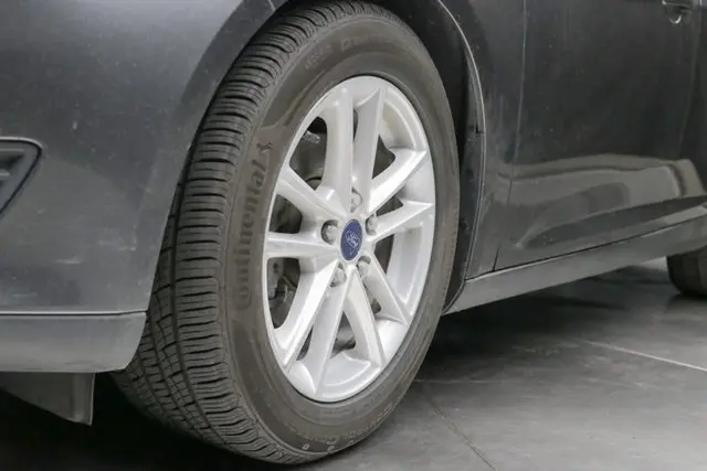 2018 Ford Focus SE photo 5
