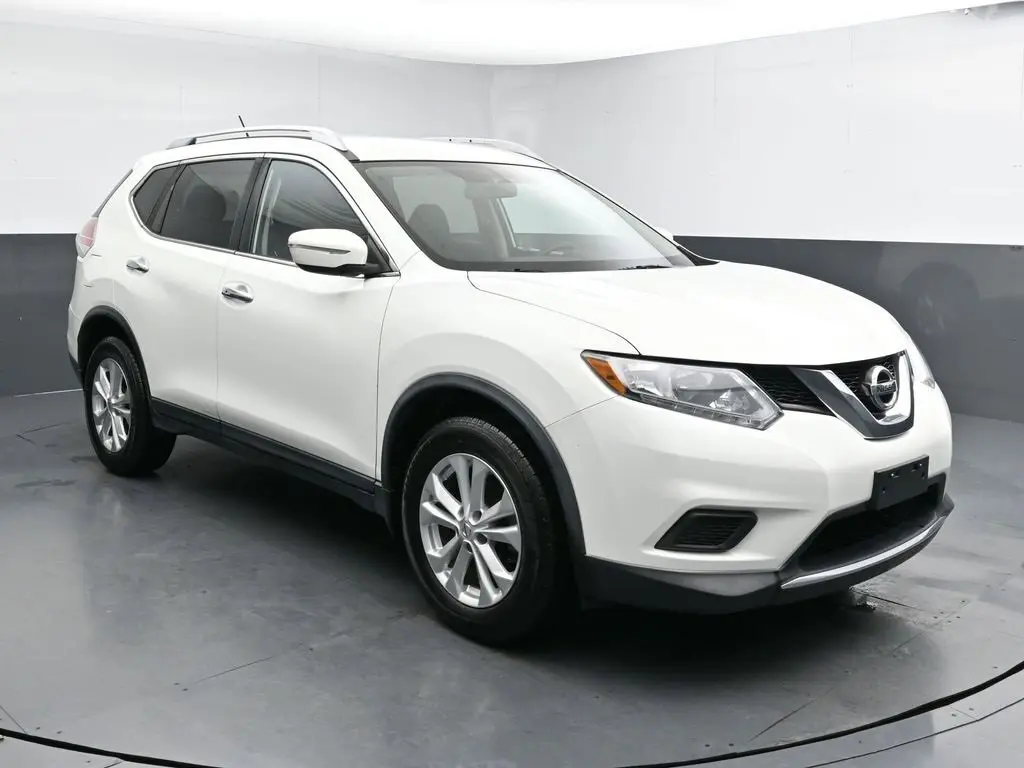 2016 Nissan Rogue SV photo 2