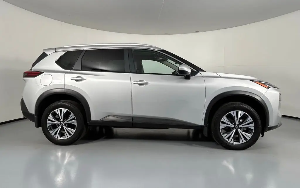 2022 Nissan Rogue SV photo 5