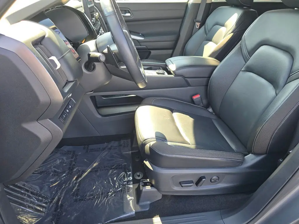 2024 Nissan Pathfinder SL photo 20