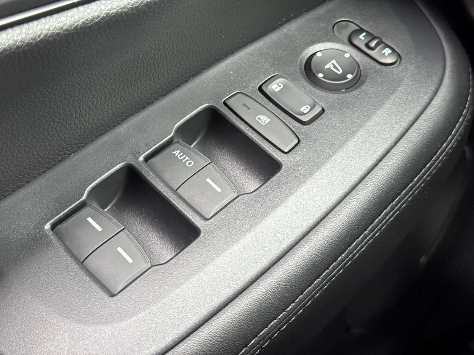 2026 Honda HR-V LX photo 22