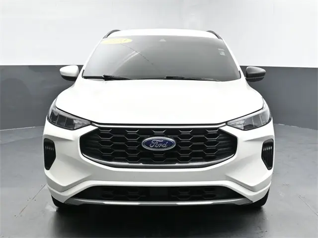 2023 Ford Escape ST-Line photo 2