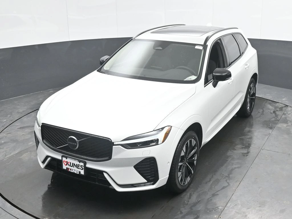 2026 Volvo - image 32