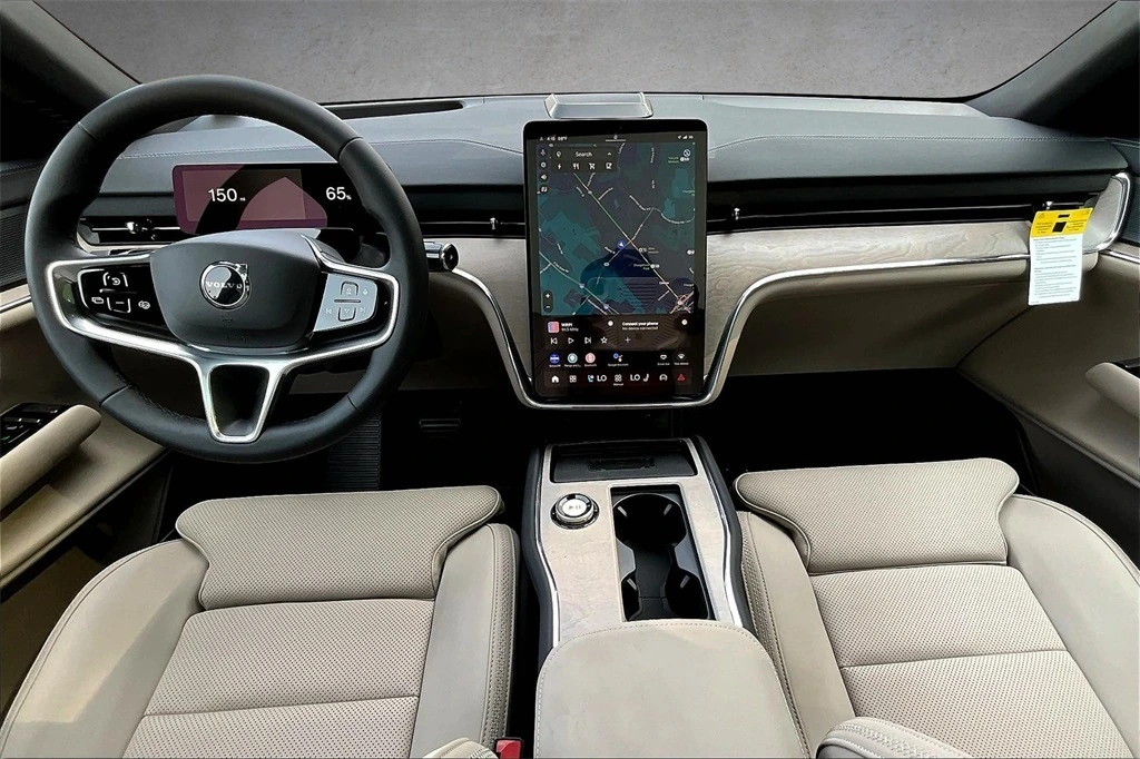 2025 Volvo - image 5