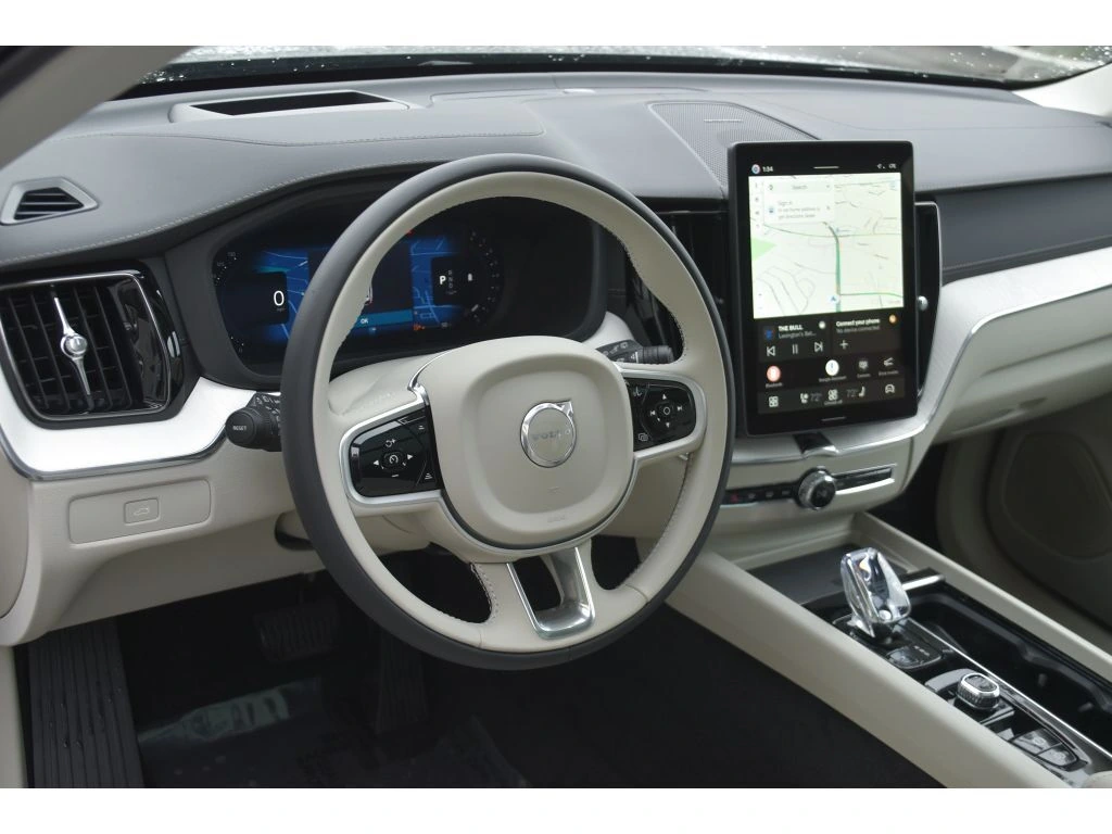 2026 Volvo - image 12