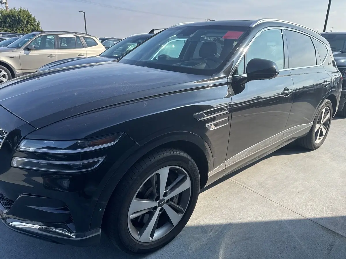 2023 Genesis GV80 3.5T Advanced AWD photo 2