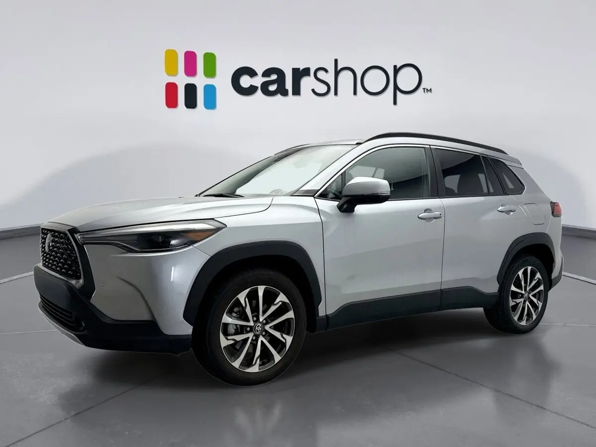 2023 Toyota Corolla Cross XLE's photo