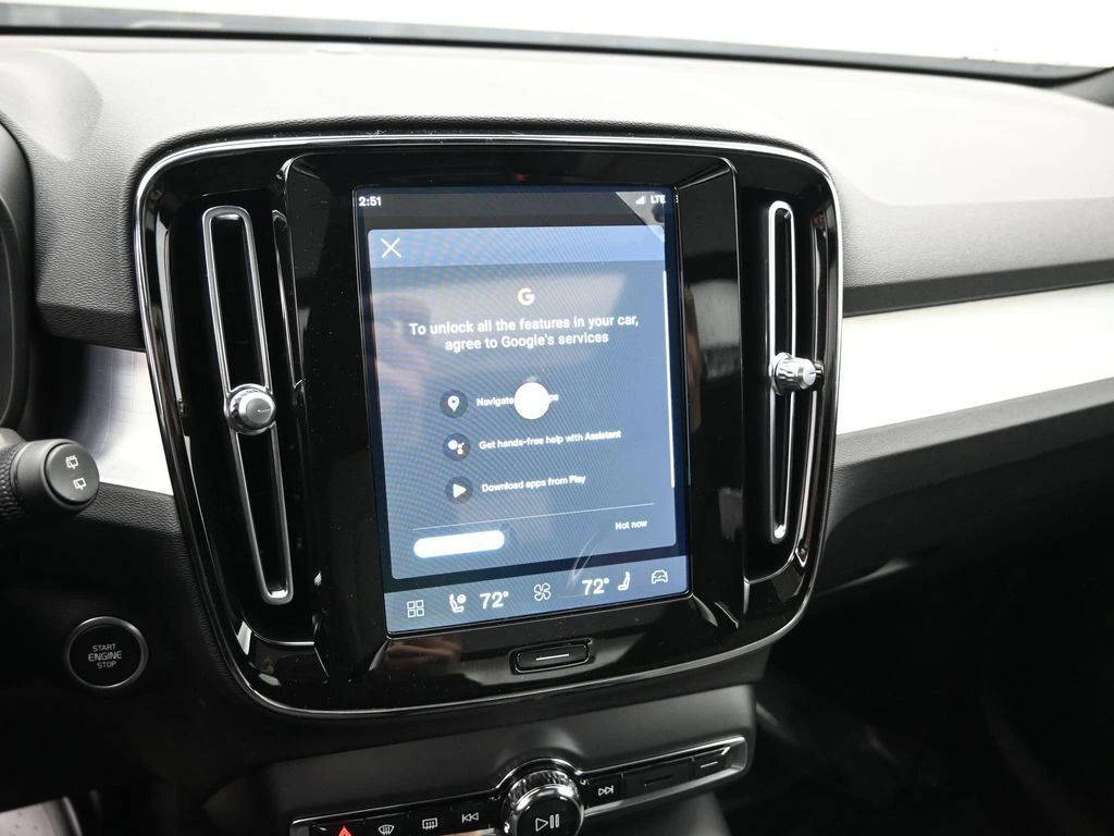 2026 Volvo - image 12