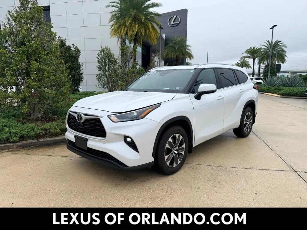 2023 Toyota Highlander XLE's photo