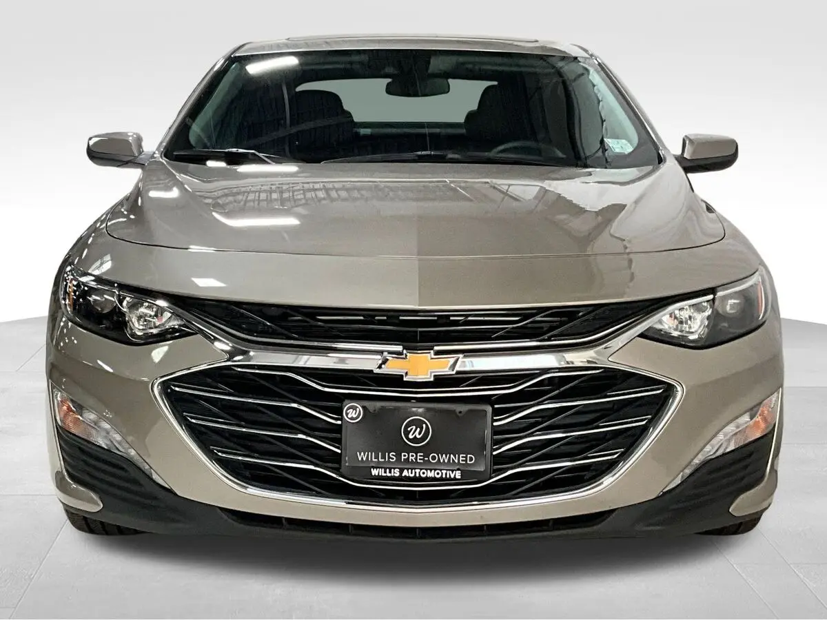2024 Chevrolet Malibu 1LT photo 2