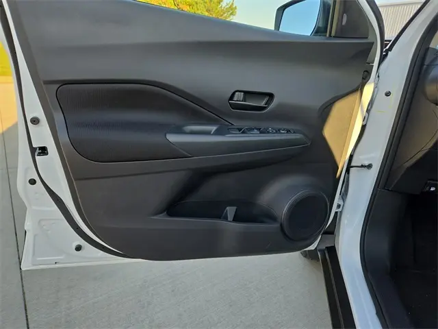 2025 Nissan Kicks Play S photo 10