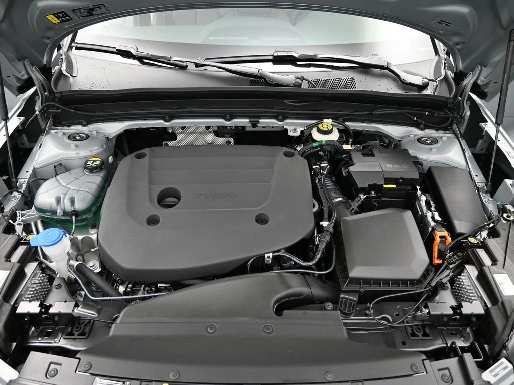 2025 Volvo - image 31