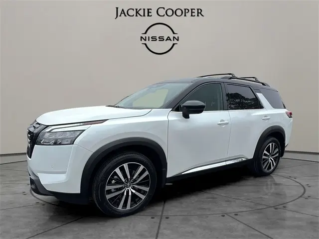2025 Nissan Pathfinder Platinum's photo