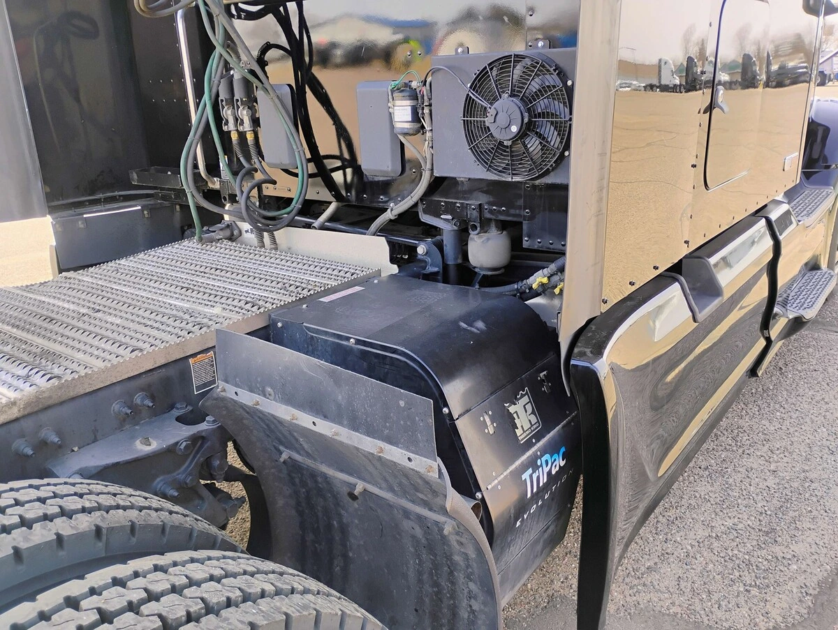 2023 Peterbilt 579 - image 10