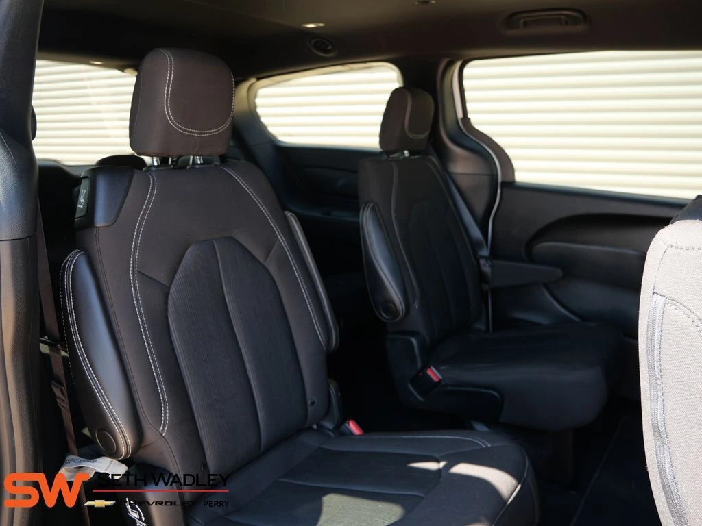2023 Chrysler Pacifica Touring - Photo 13