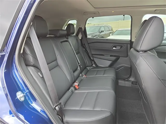 2026 Nissan Rogue SV photo 12