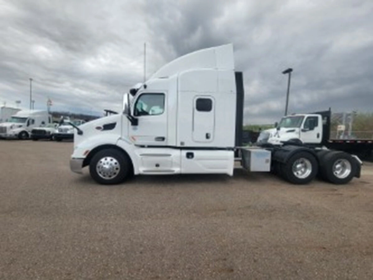 2020 Peterbilt 579 in Youngstown, OH