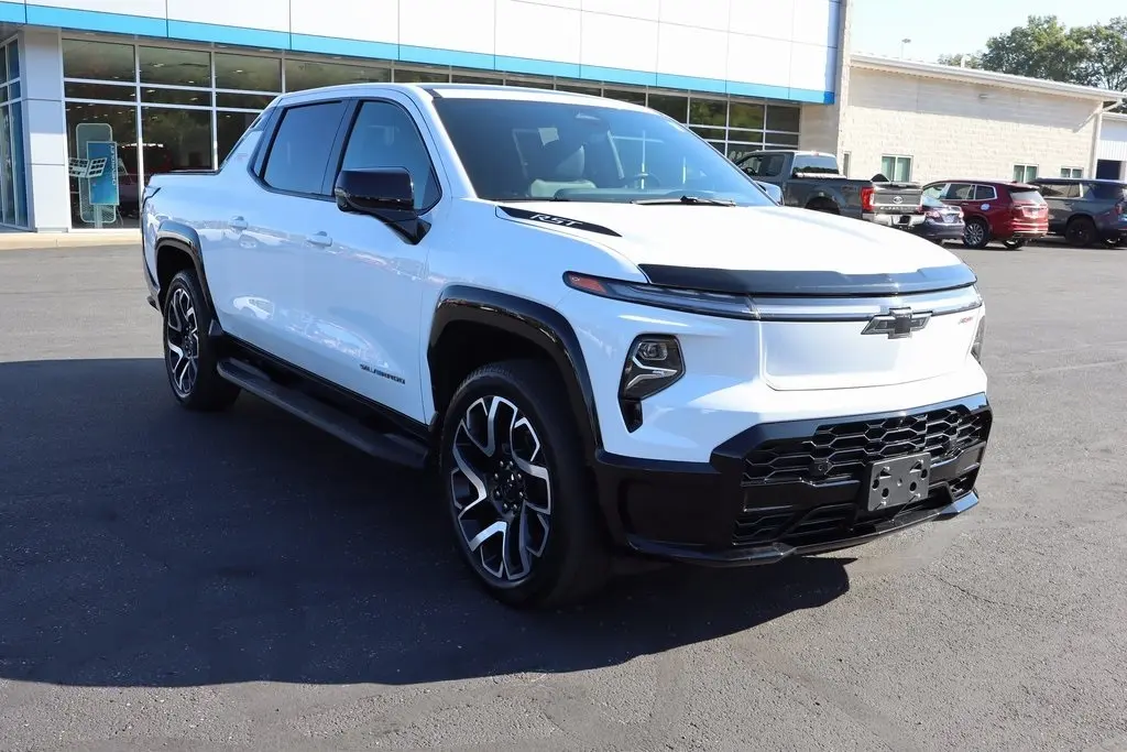 Used 2024 Chevrolet Silverado EV RST with VIN 1GC40ZEL1RU302220 for sale in Atwater, OH