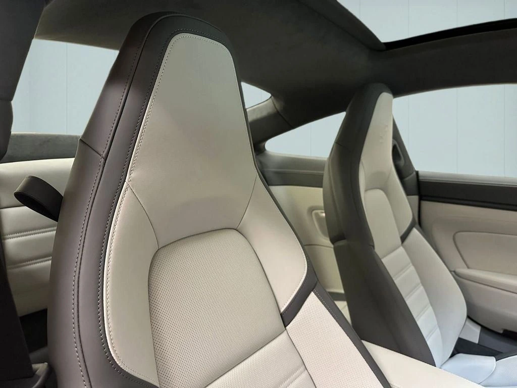 2025 Porsche 911 GTS - Photo 35