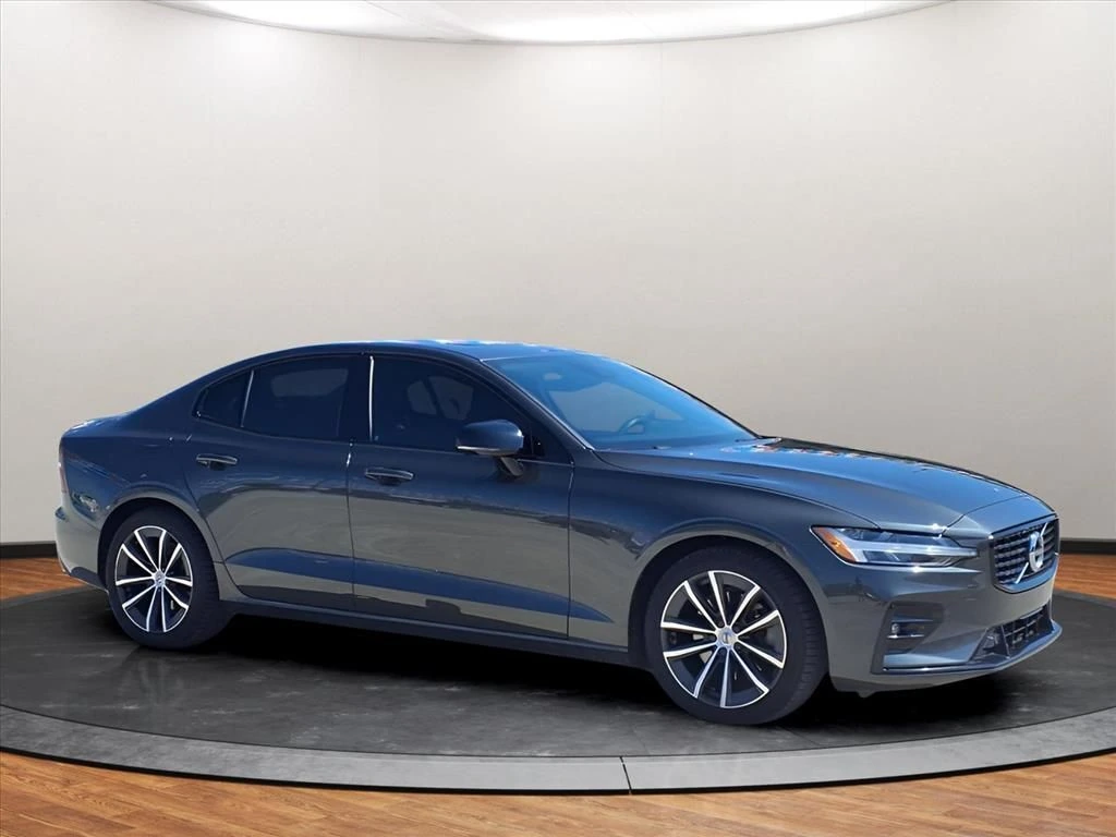 2021 Volvo - image 2