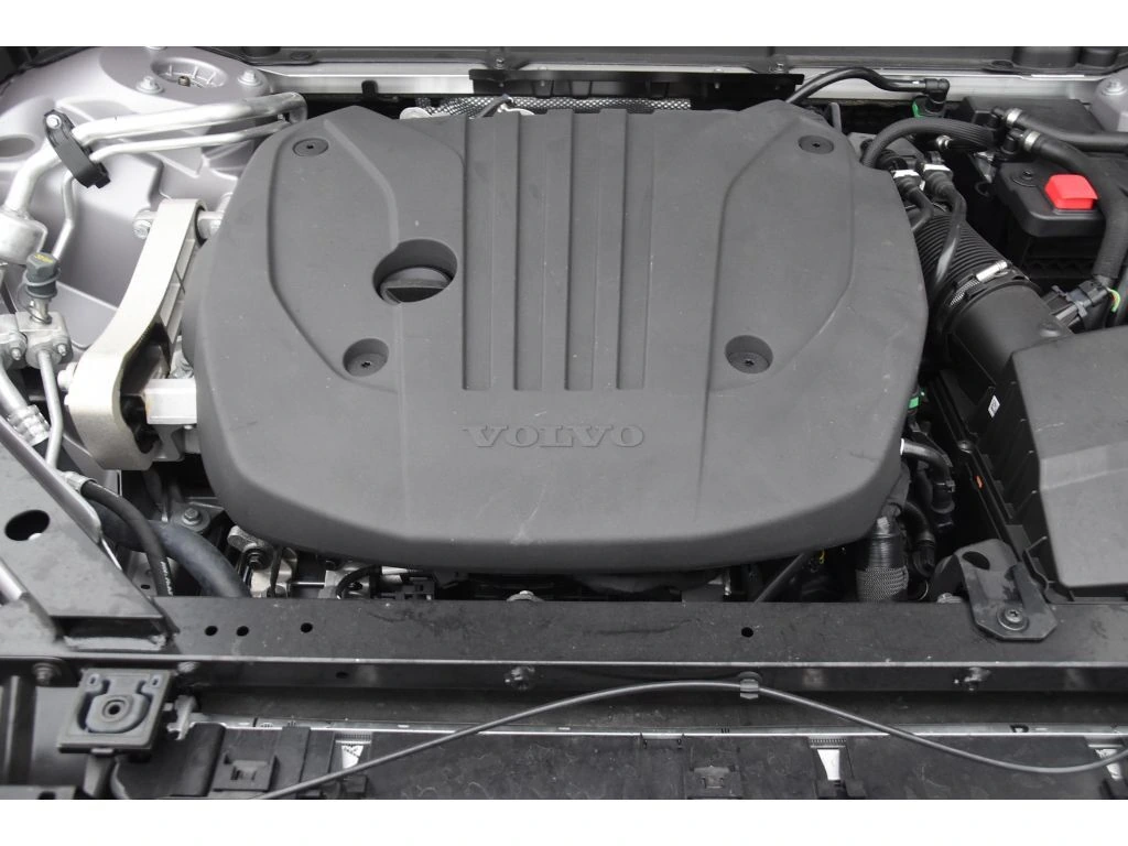 2026 Volvo - image 25