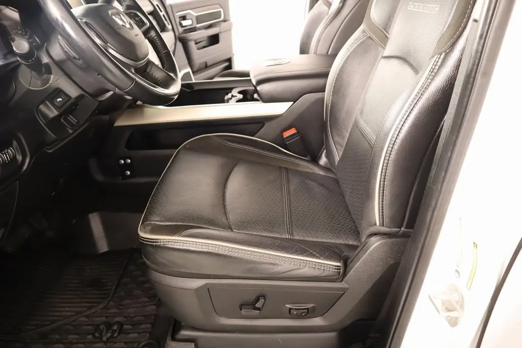 2023 Ram 3500 Laramie photo 11