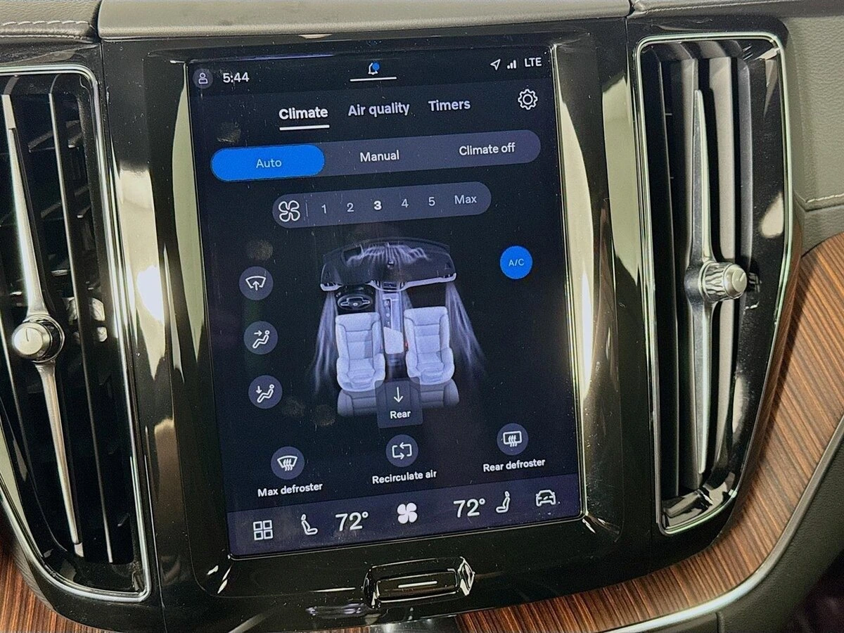 2023 Volvo - image 18