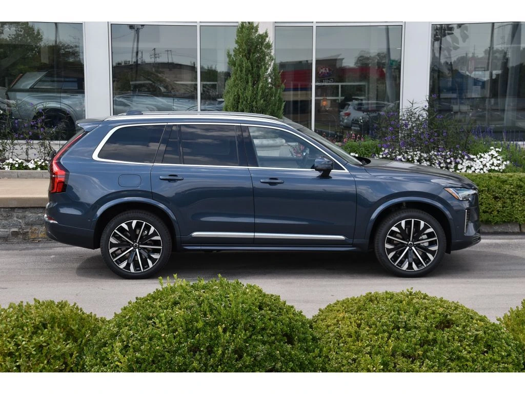 2026 Volvo - image 3